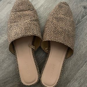 Polka dot slide mules